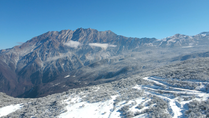 阿坝雪山雪景茂县九鼎山太子岭滑雪场航拍