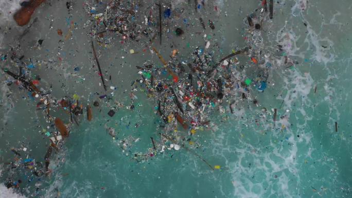 塑料海洋垃圾。环境保护宣传片人与自然保护