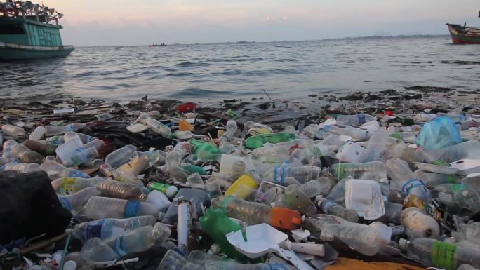 海洋和海滩的塑料污染