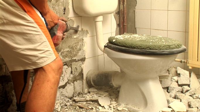 拆除房屋装修清除墙面厕所