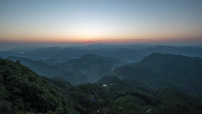 湖北恩施山区日出