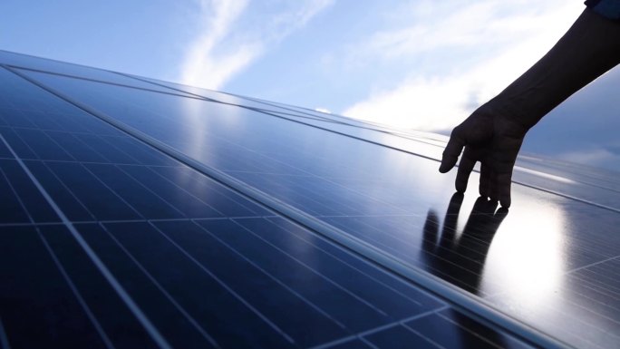 维修太阳能电池板光伏触摸抚摸新能源