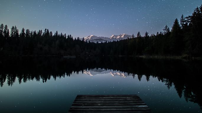 夜湖星月山时空大自然美景极光星空流星飞逝