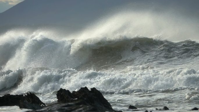 海上的海浪惊涛骇浪滔天巨浪超级慢镜头慢动