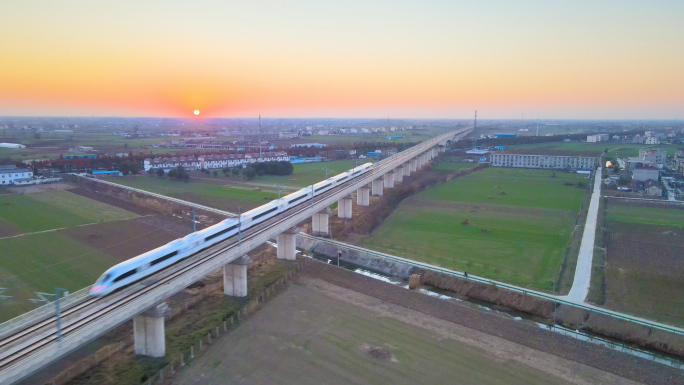 4K航拍中国铁路高铁列车动车夕阳风光