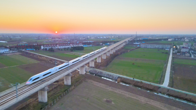 4K航拍中国铁路高铁列车动车夕阳风光