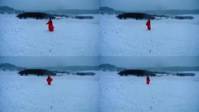 雪地身穿红色古装的美女渐行渐远