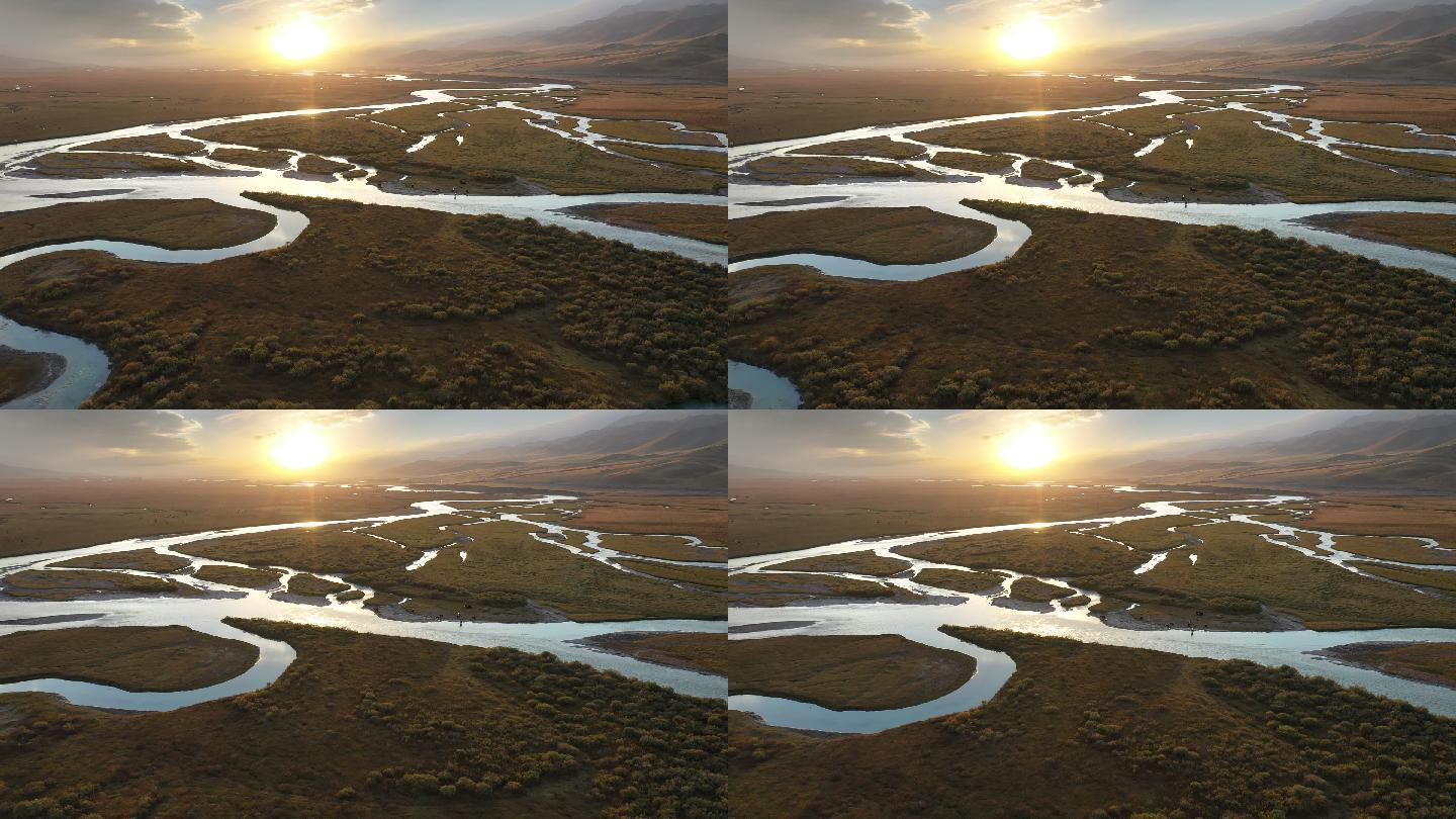 新疆巴音布鲁克河流夕阳