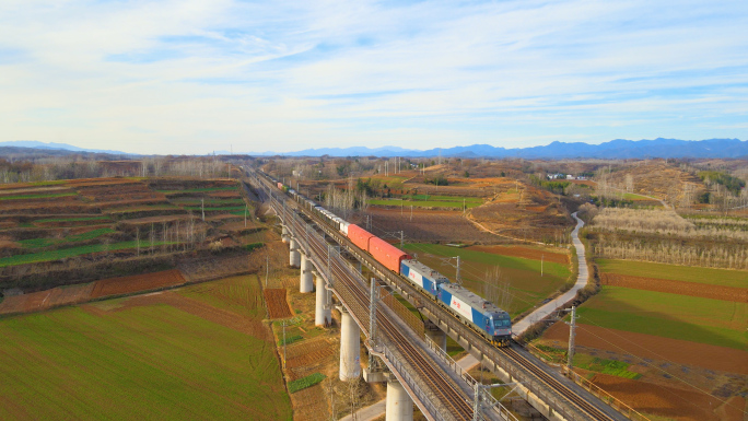 4K航拍中国铁路物流运输火车铁路交通