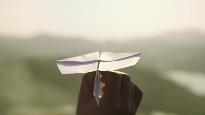纸飞机，放飞纸飞机，放飞梦想起航，飞行梦