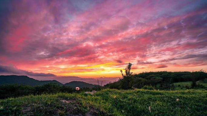 山顶晚霞