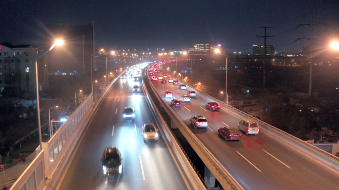 航拍城市夜景，航拍青岛夜景-交通车流