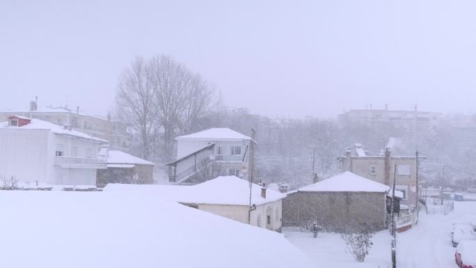 暴风雪中的房屋雪天寒冬白茫茫一片长春市