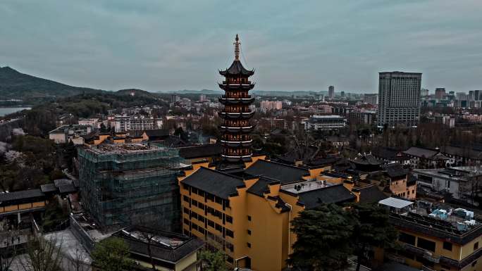 江苏南京古城墙玄武湖鸡鸣寺紫峰大厦航拍b