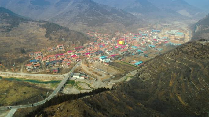 跨越山脊乡村山区公路村容村貌