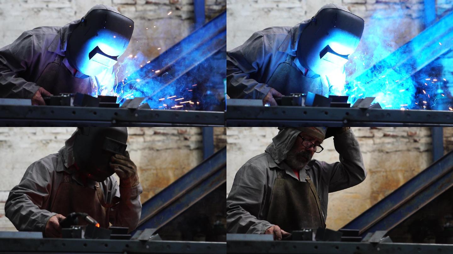焊接钢的工业工人铁-金属钢厂室内