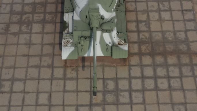 吉鸿昌将军纪念馆绿白相间坦克模型