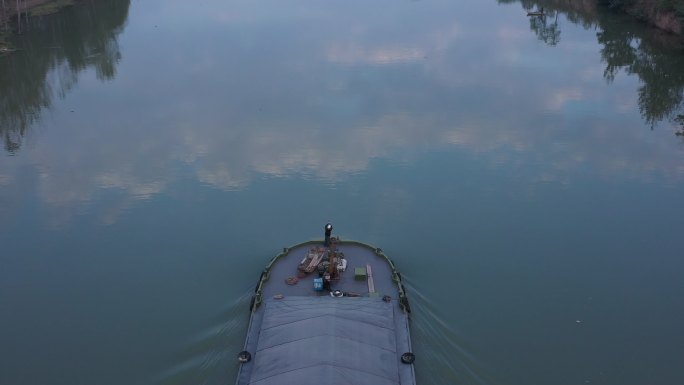 沙颍河货船小舟湖面上的蓝天白云