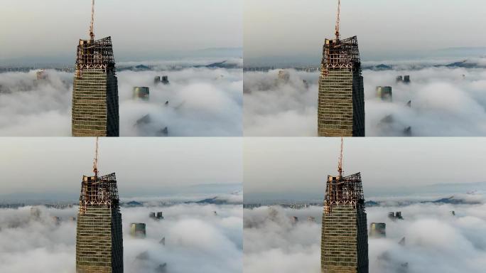 青岛建筑平流雾云层之上海天中心