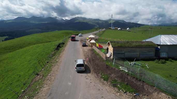 中国新疆琼库什台盘山公路风光