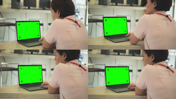 使用笔记本电脑绿色屏幕可抠像