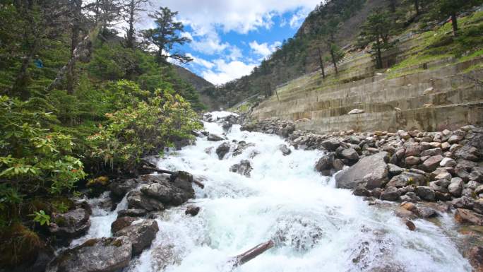 四川甘孜州高原徒步旅游运动