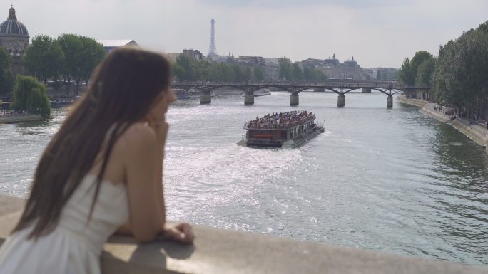 走在巴黎街头视频素材景色建筑旅游法国