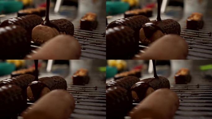 糖果师将融化的黑巧克力倒在金属网托盘上