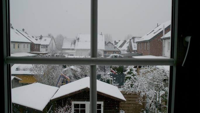 窗外飘落的雪窗外雪景冬季飘落的雪