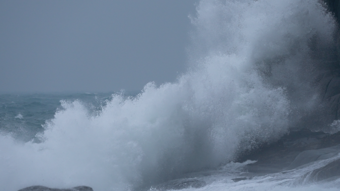 巨浪拍打海岸-升格动画