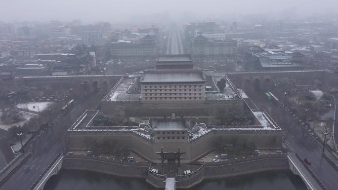 西安城墙下雪