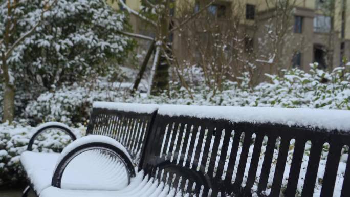 小区座椅积雪环境安静意境素材冷静思考