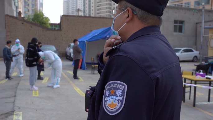 核酸检测警察