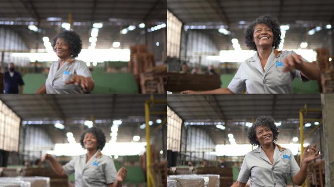 快乐的老妇人在工厂跳舞