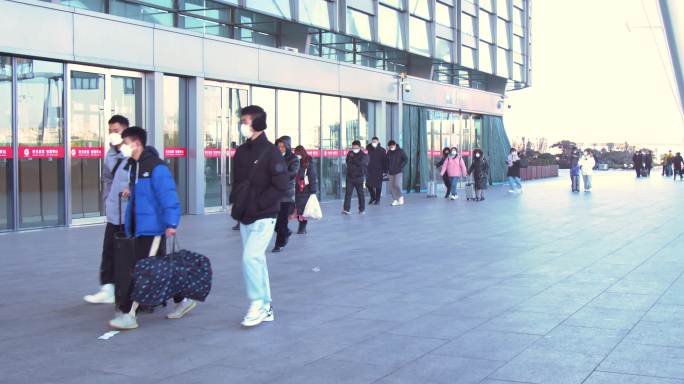 青岛北站旅客人群