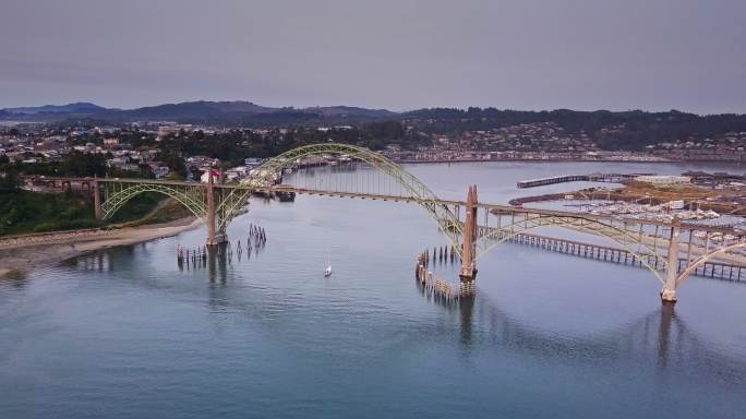 桥梁鸟瞰图拱桥钢结构河道