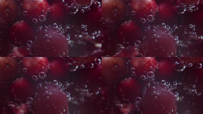苏打水中的蓝莓二氧化碳漂浮清凉