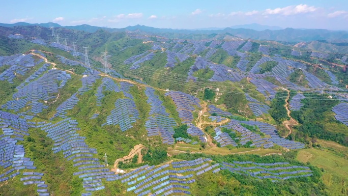 航拍山西省山地太阳能光伏