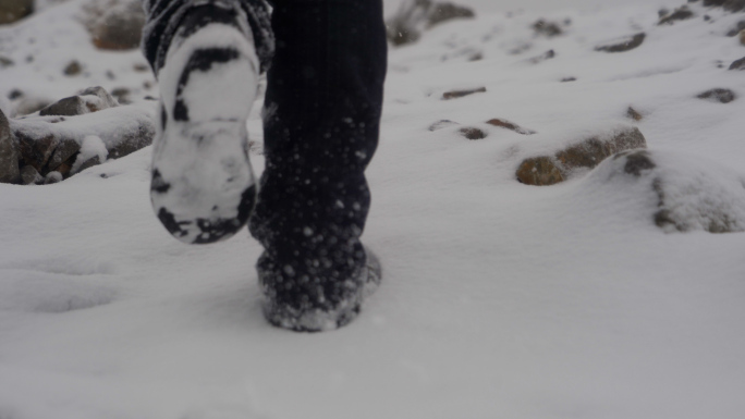 踏雪前成功登顶永登高峰等下登雪山励志视频