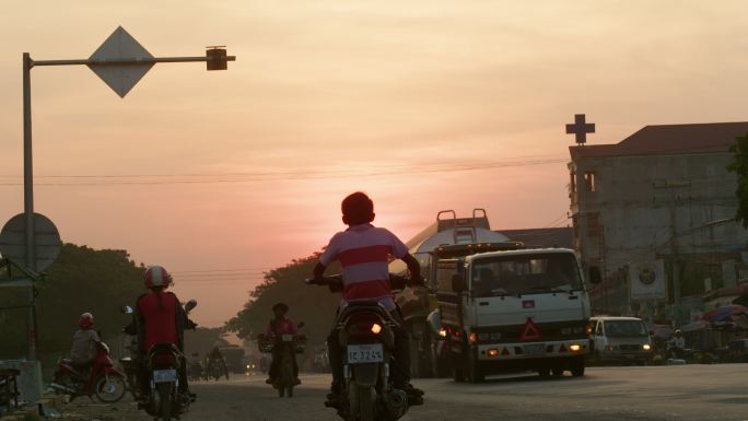 柬埔寨农村清晨的街道