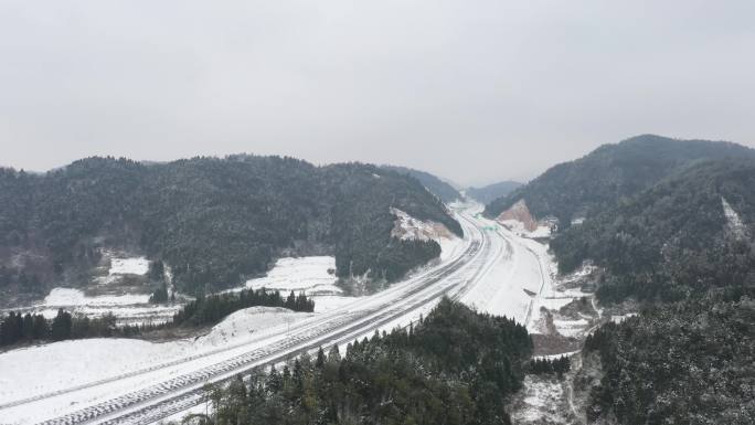 4K航拍高速路结冰雪景3组1分7秒