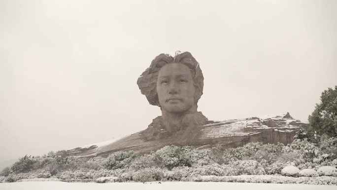 橘洲毛主席雕像雪景