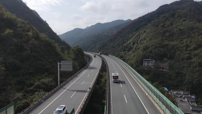 【4K】山间高速公路航拍