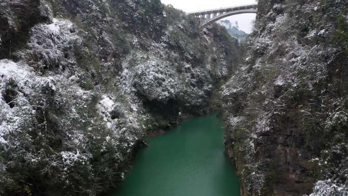 4K航拍龙鳌河大桥雪景2组1分49秒