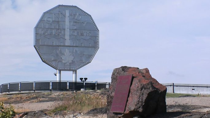 大镍币地标建筑钱币雕塑