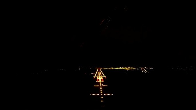 飞机着陆（pov拍摄）夜间