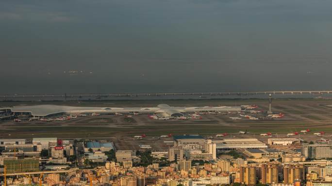 拍摄遇美妙光韵：大飞机在深圳机场繁忙起降