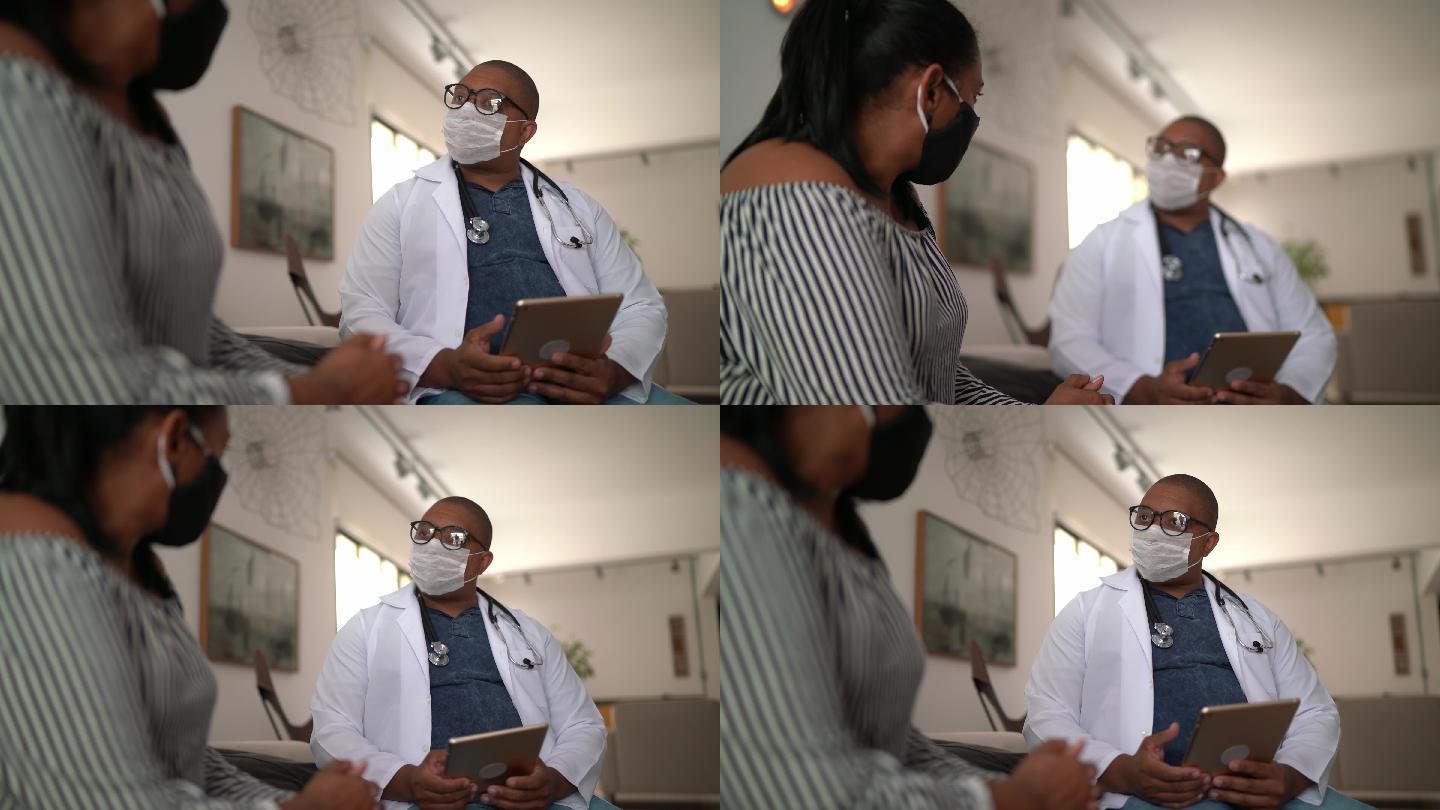 医生在家访时与老年患者交谈-使用口罩