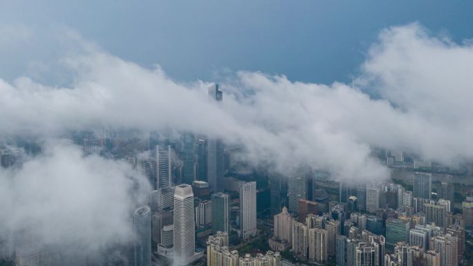 高视角下雨后云雾缭绕的广州珠江新城