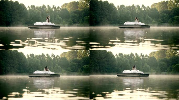 湖面上醒来的女人浮船宁静的场景羽绒被